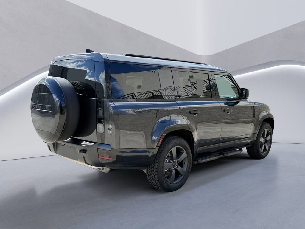 New 2026 Land Rover Defender 130 X-Dynamic SE image 5
