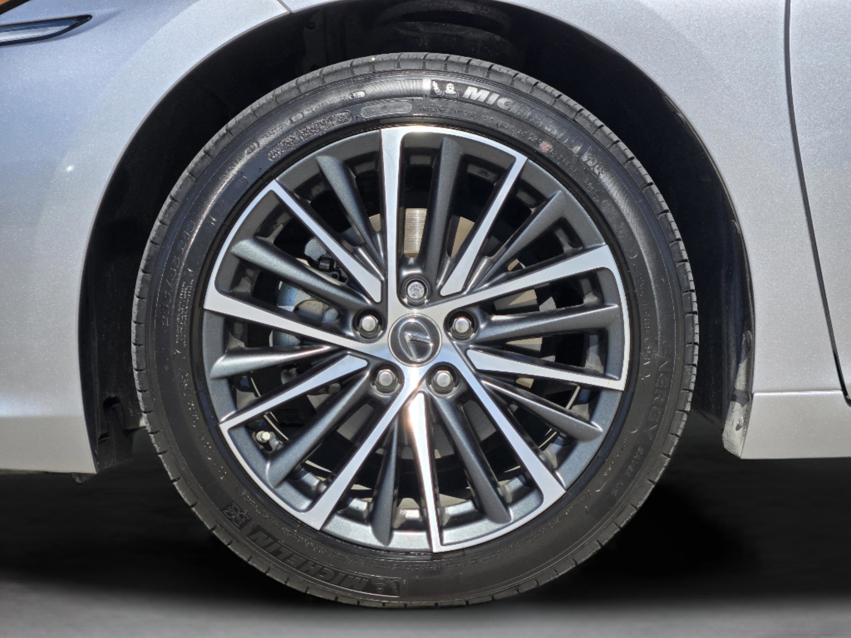 Used 2025 Lexus ES 300h w/ Premium Package FWD image 40