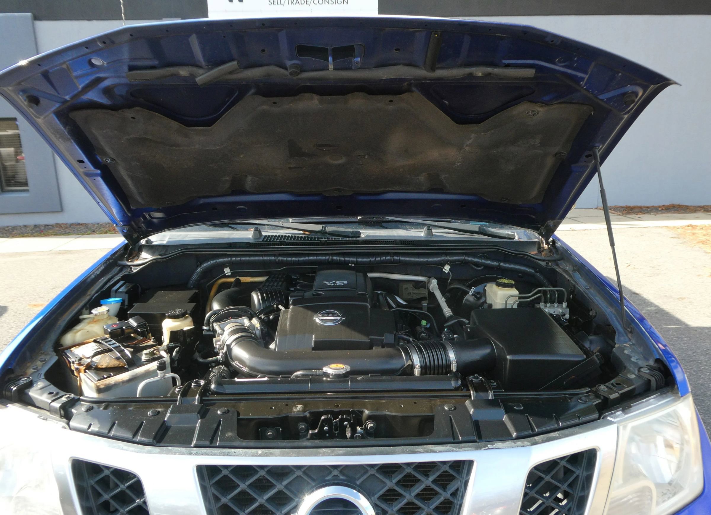 Used 2014 Nissan Frontier Desert Runner image 30