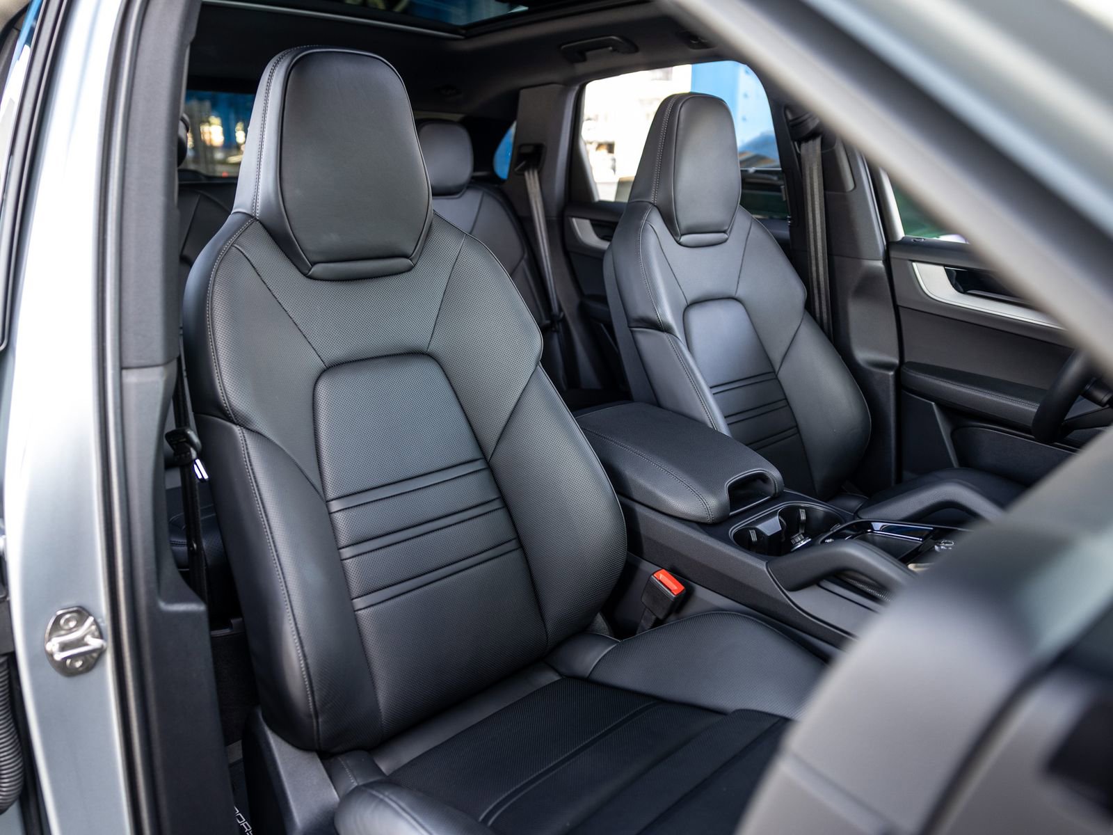 Certified 2025 Porsche Cayenne image 47