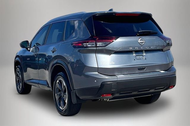 Certified 2025 Nissan Rogue SV w/ SV Premium Package FWD image 4
