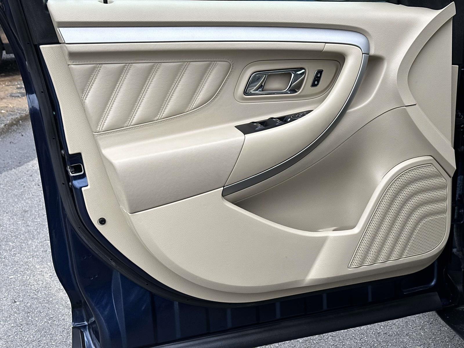 Used 2017 Ford Taurus SE image 20