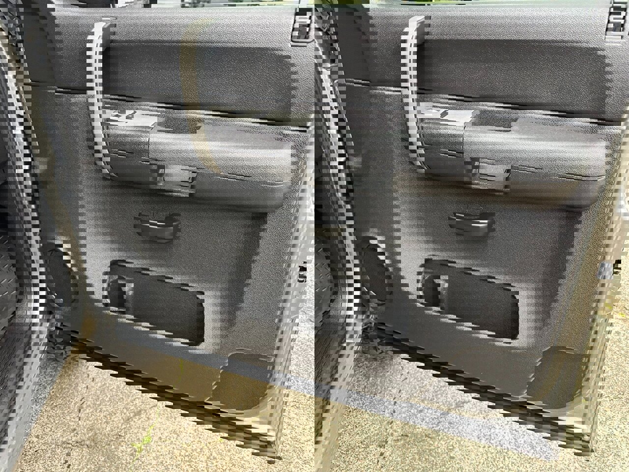 Used 2007 GMC Sierra 2500 SLE w/ Z71 Off-Road Package image 30