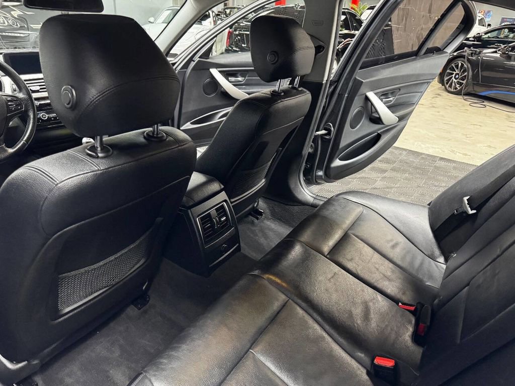 Used 2018 BMW 320i xDrive Sedan image 42