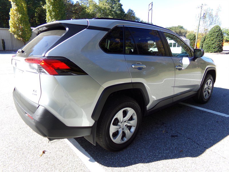 Used 2021 Toyota RAV4 LE AWD/4WD image 6
