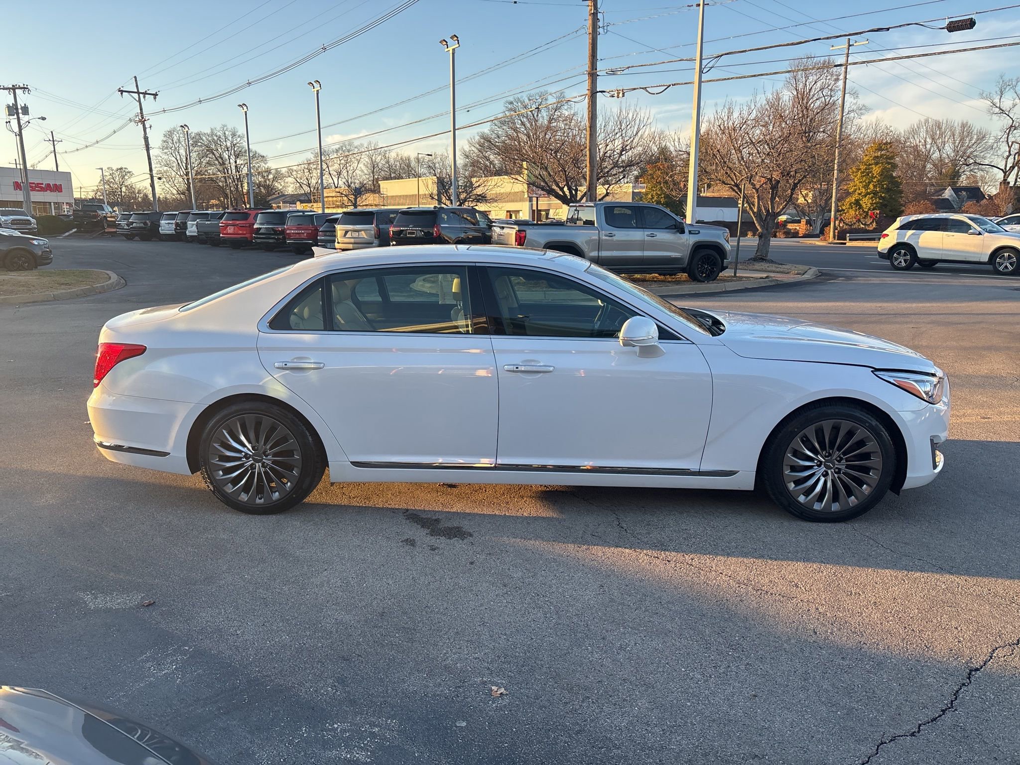 Used 2018 Genesis G90 3.3T Premium image 9