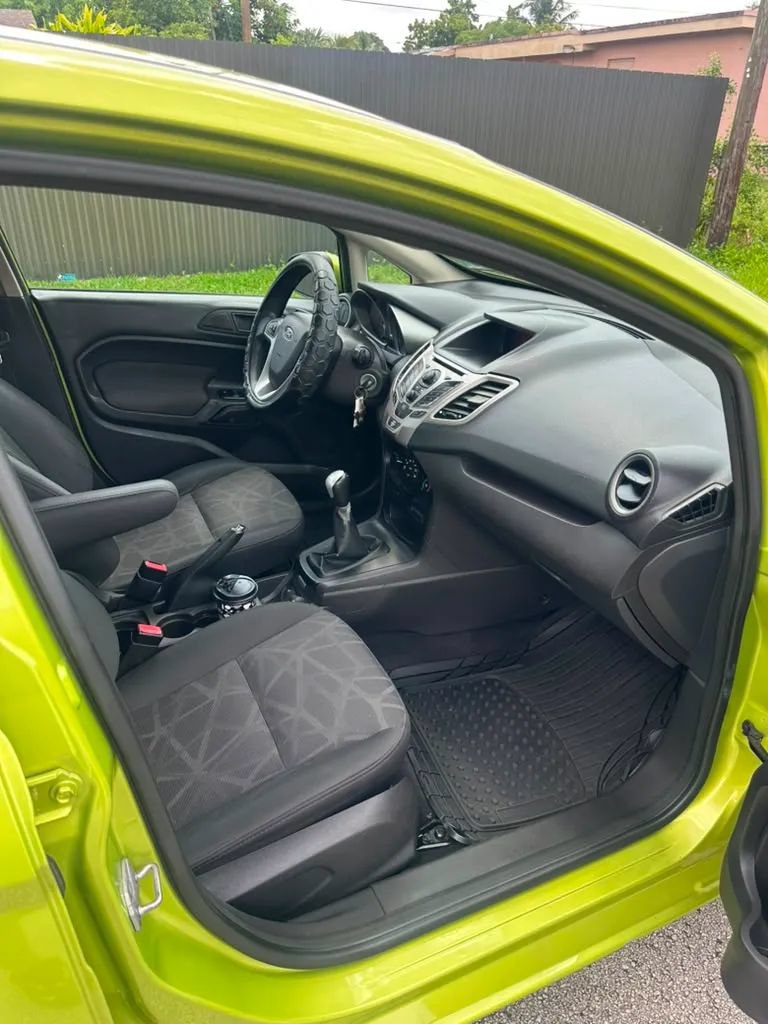 Used 2012 Ford Fiesta SE FWD image 13