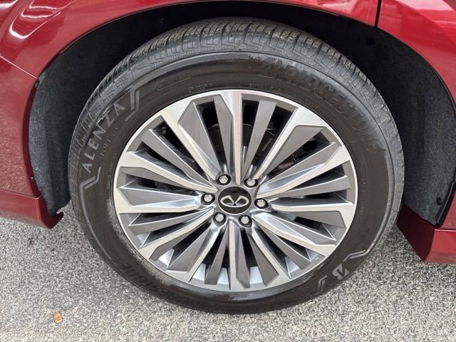 Used 2025 INFINITI QX80 Sensory AWD/4WD image 11