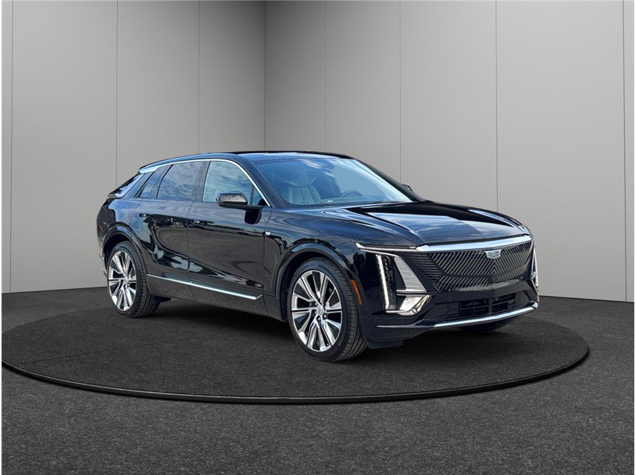 Used 2025 Cadillac Lyriq Luxury w/ LPO, Floor Liner Package image 1