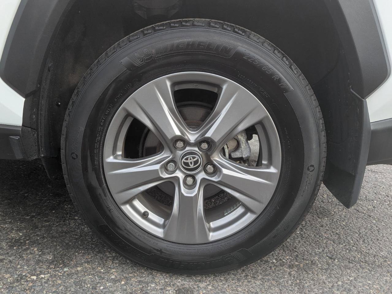 Used 2024 Toyota RAV4 XLE AWD/4WD image 52