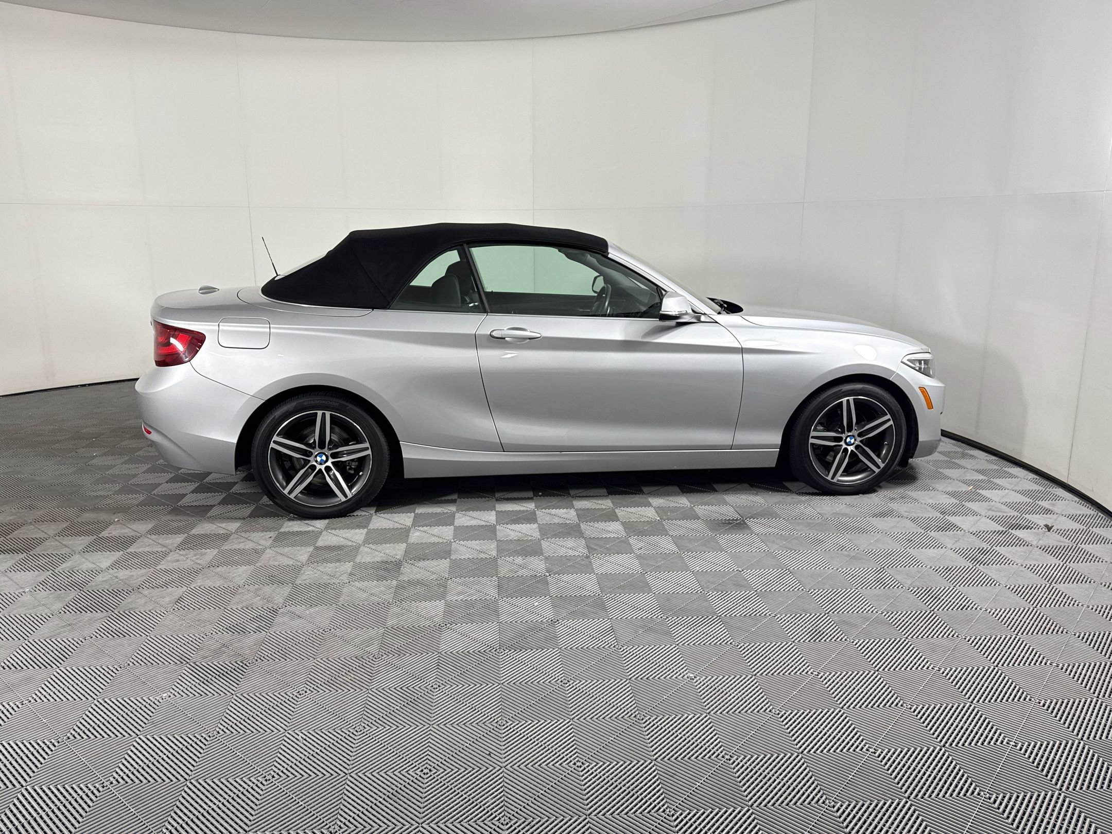 Used 2017 BMW 230i Convertible RWD image 8