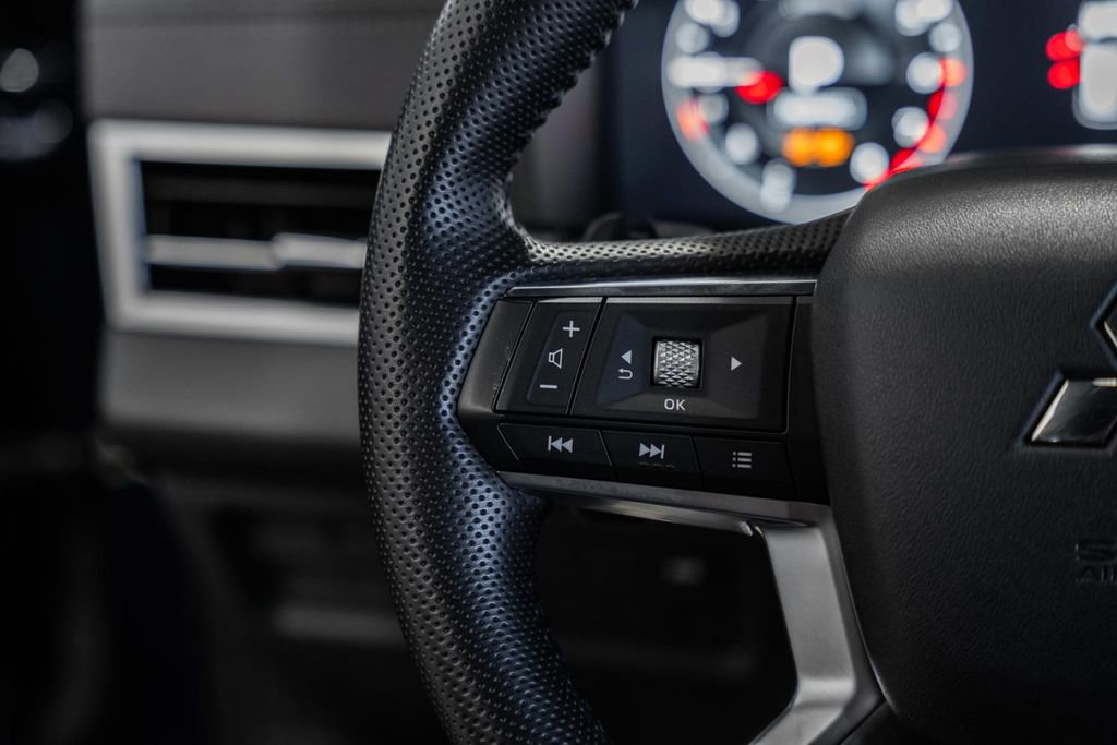 Used 2023 Mitsubishi Outlander SE Black Edition image 30