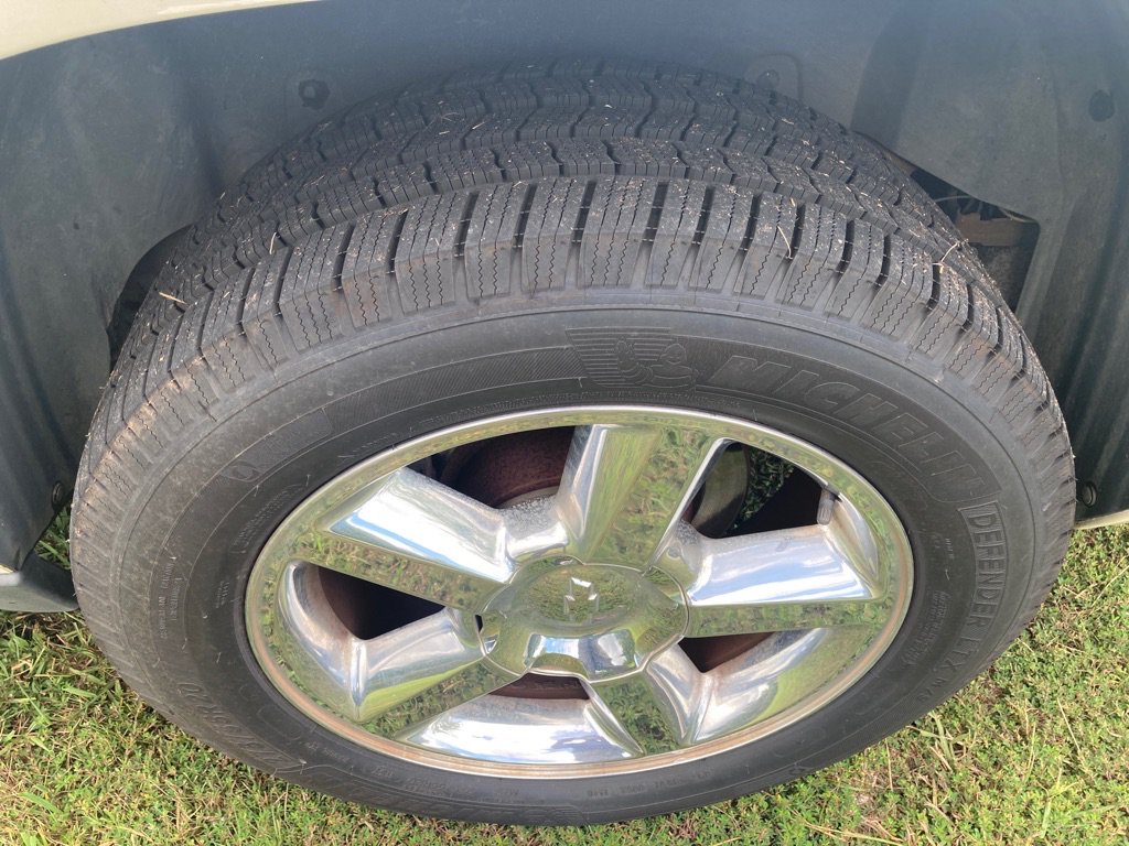 Used 2011 Chevrolet Suburban LTZ RWD image 19