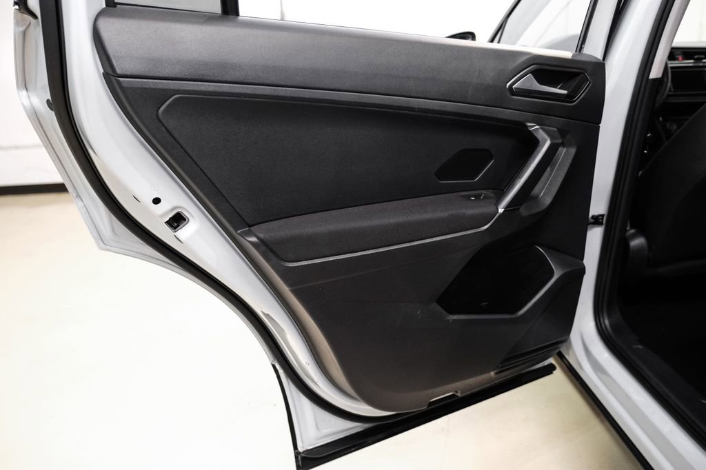 Used 2018 Volkswagen Tiguan S image 39