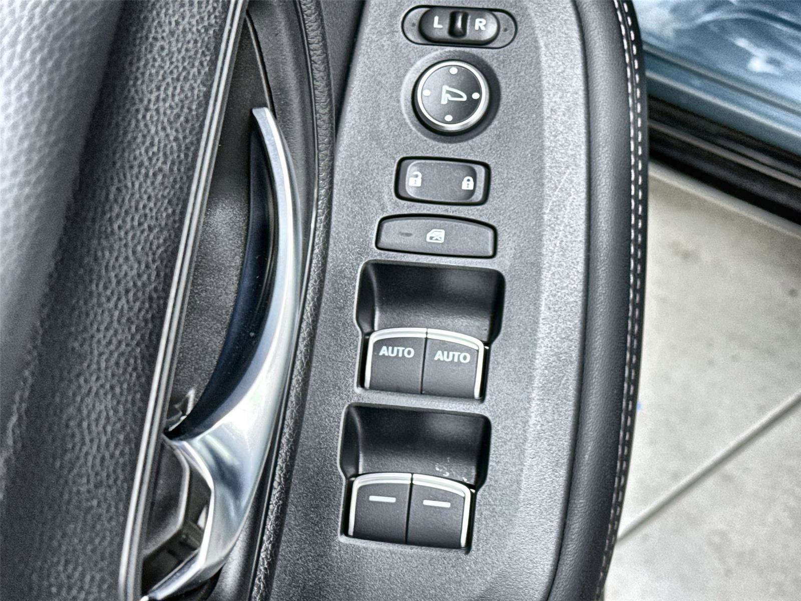 Certified 2025 Honda HR-V EX-L image 12