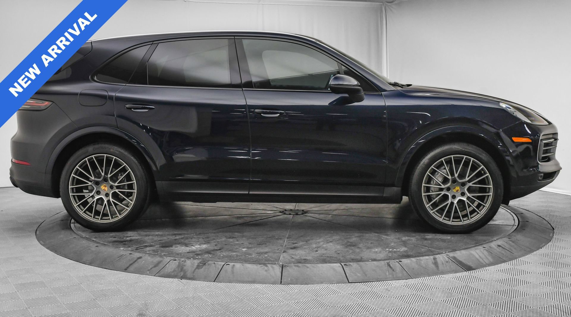 Used 2023 Porsche Cayenne Platinum Edition image 10