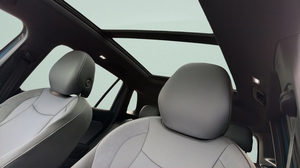 New 2026 Volkswagen Tiguan SE R-Line FWD image 17