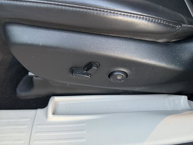 Used 2023 Chrysler Pacifica Touring-L image 16