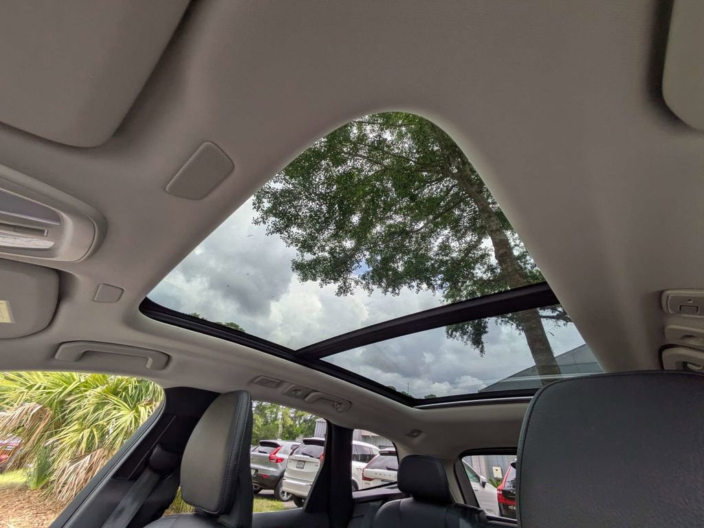 Certified 2023 Volvo XC60 B5 Plus FWD image 30