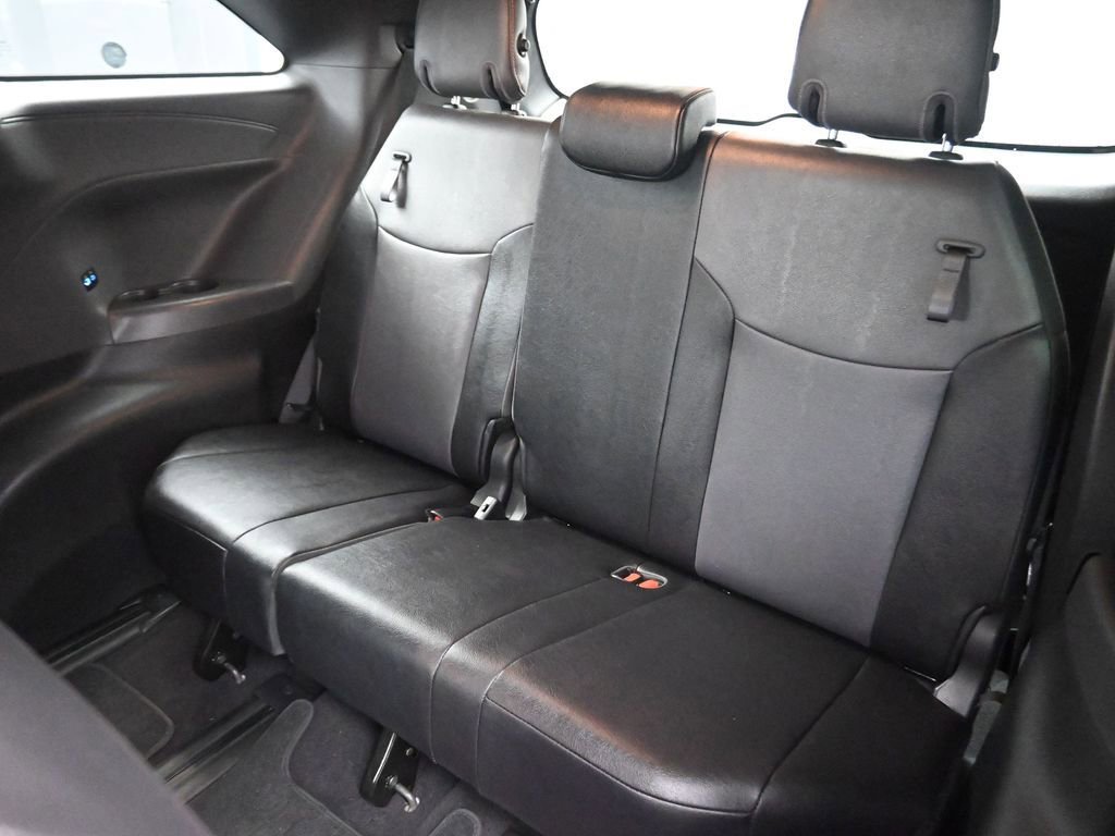 Used 2023 Toyota Sienna XSE image 12