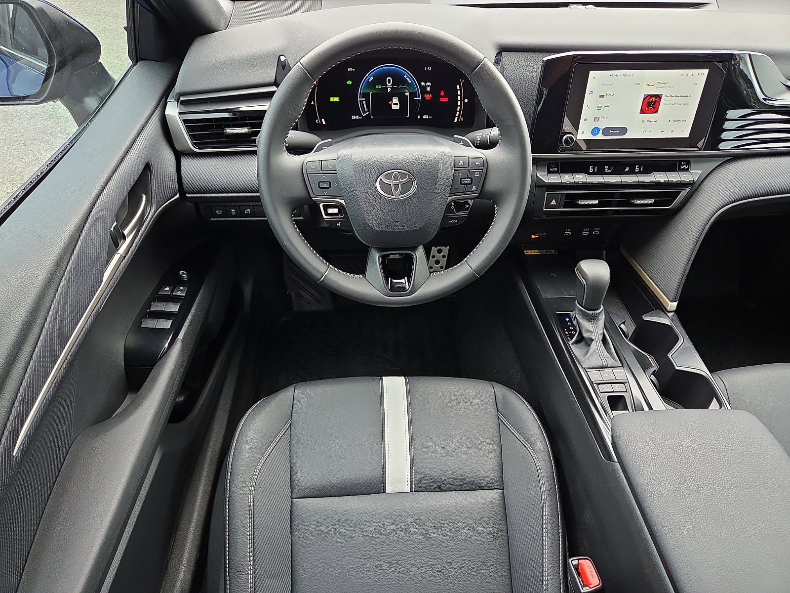 Used 2025 Toyota Camry SE image 11