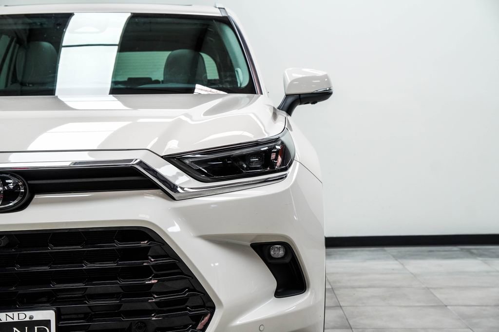 Used 2024 Toyota Grand Highlander AWD image 5