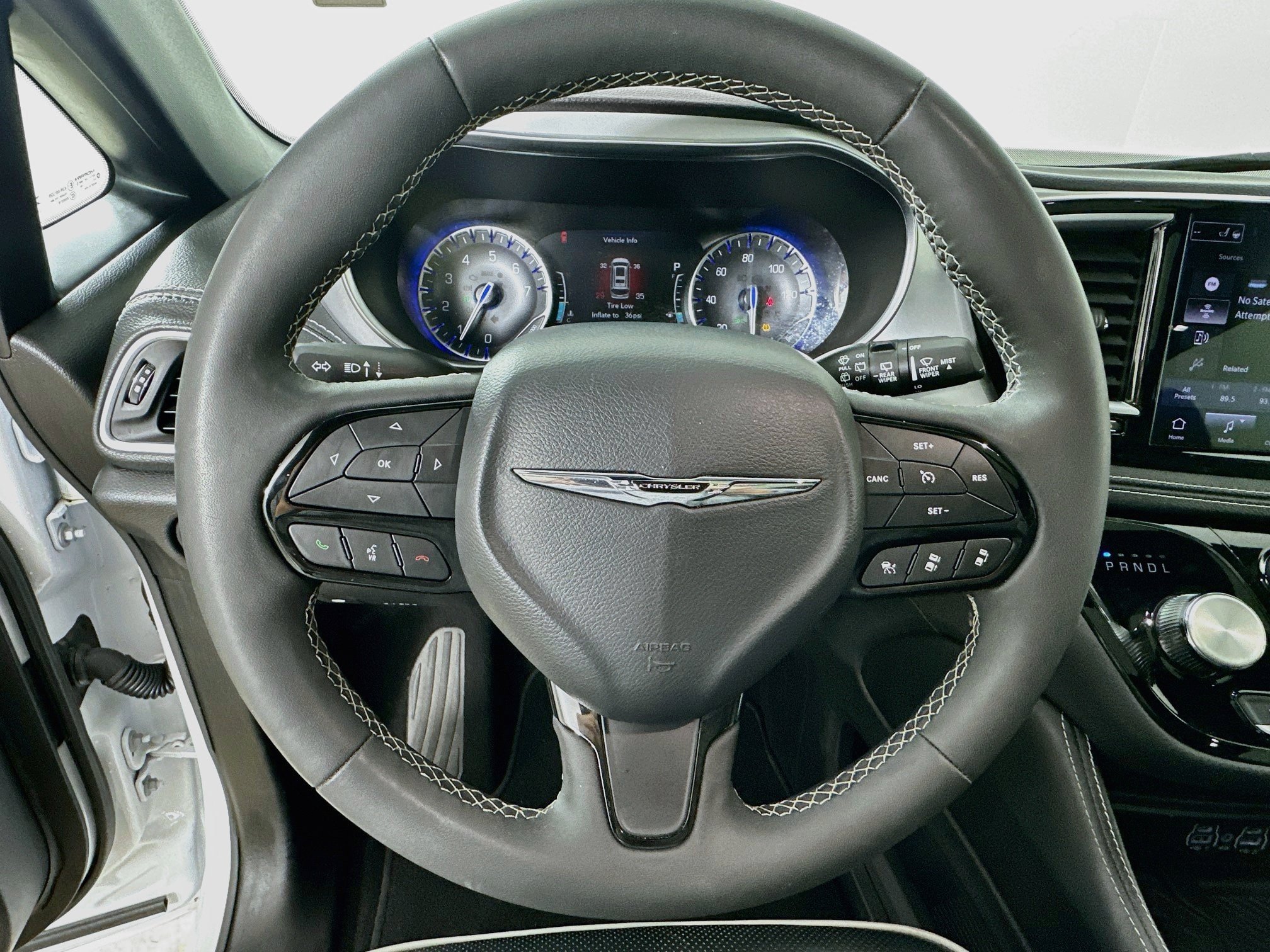 Used 2025 Chrysler Pacifica Limited FWD image 11