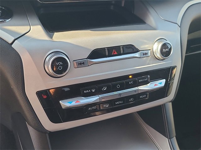 Used 2022 Ford Explorer XLT image 35