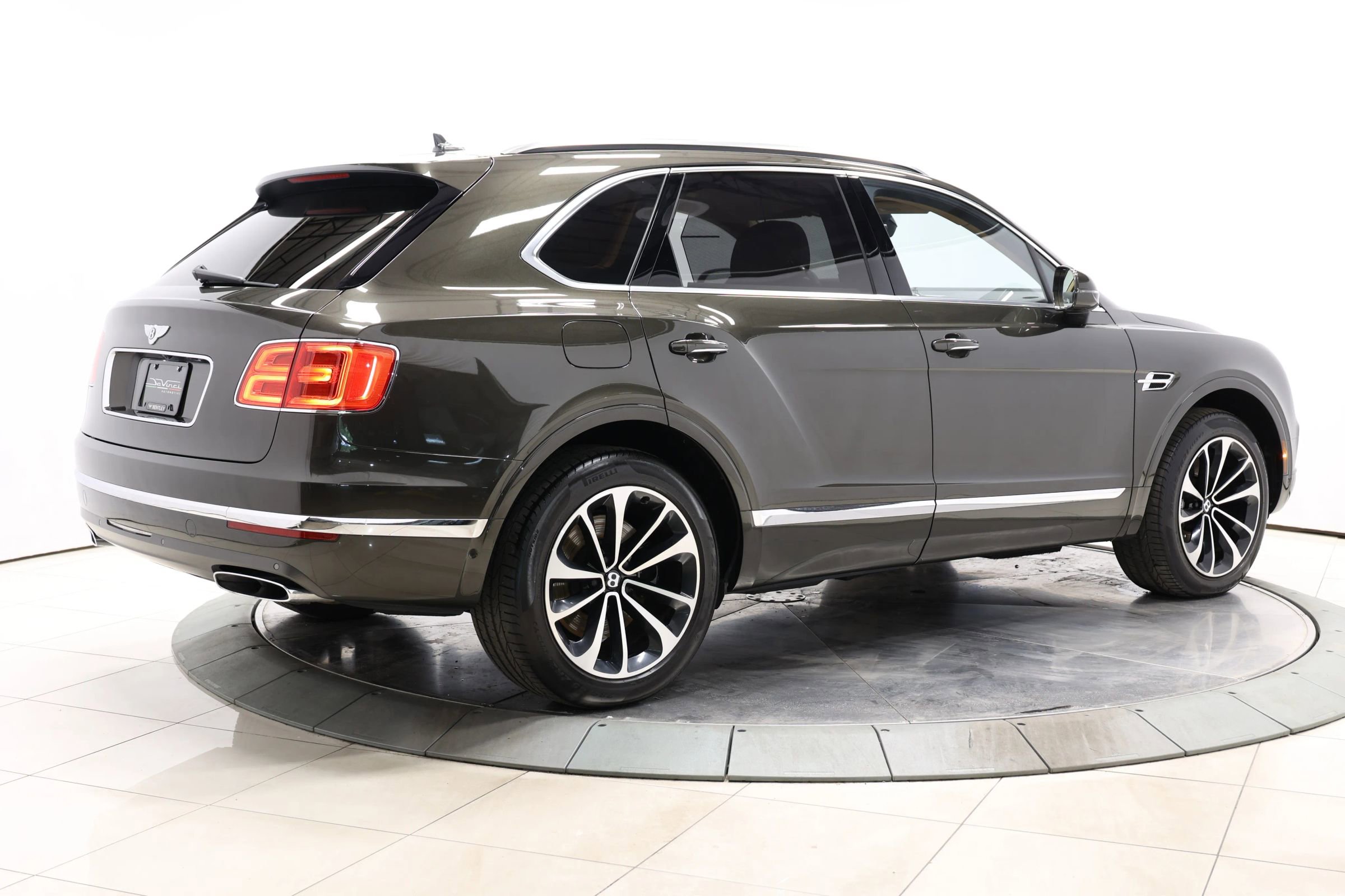 Used 2018 Bentley Bentayga AWD/4WD image 79