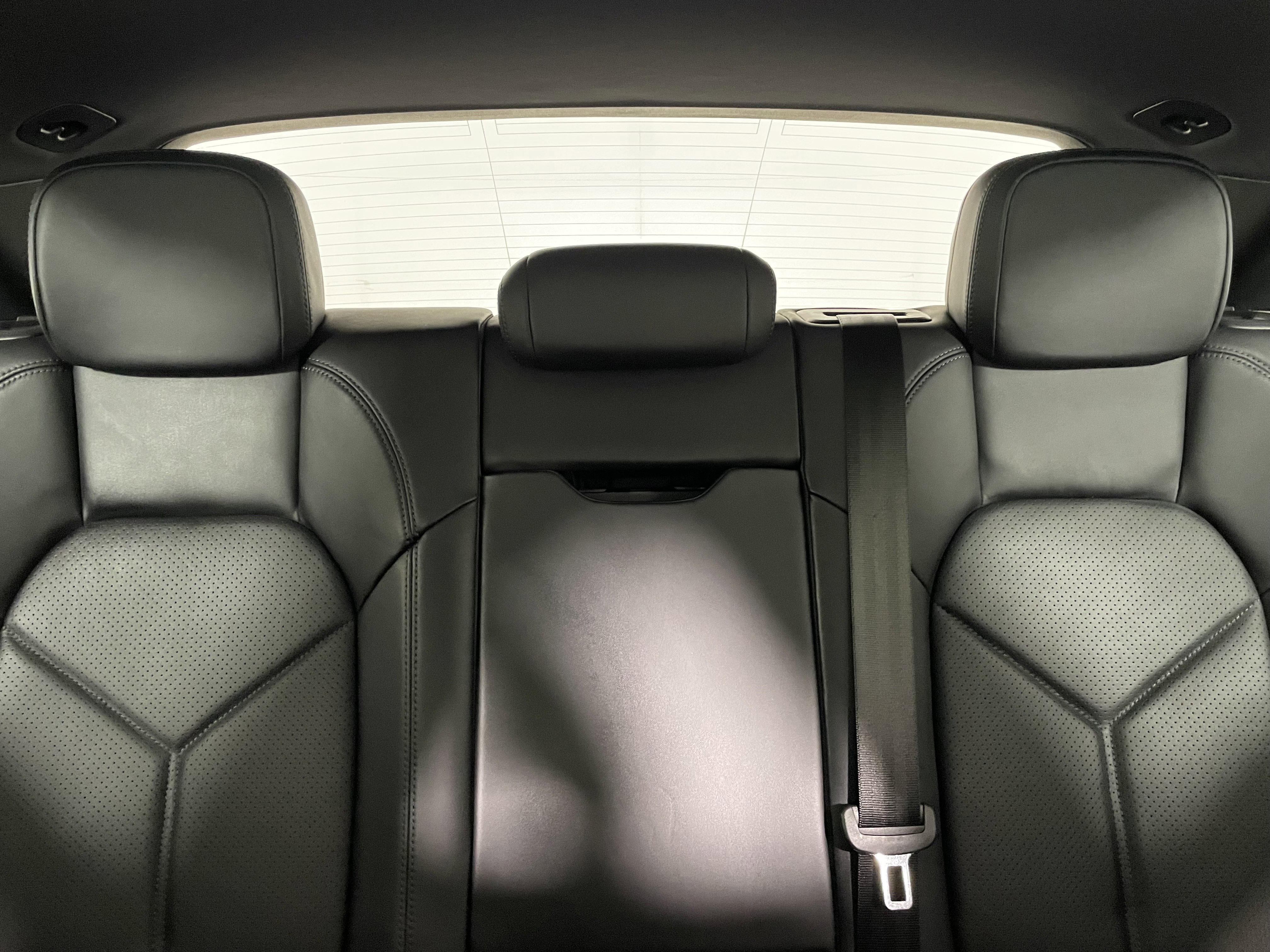 Certified 2021 Porsche Macan image 16