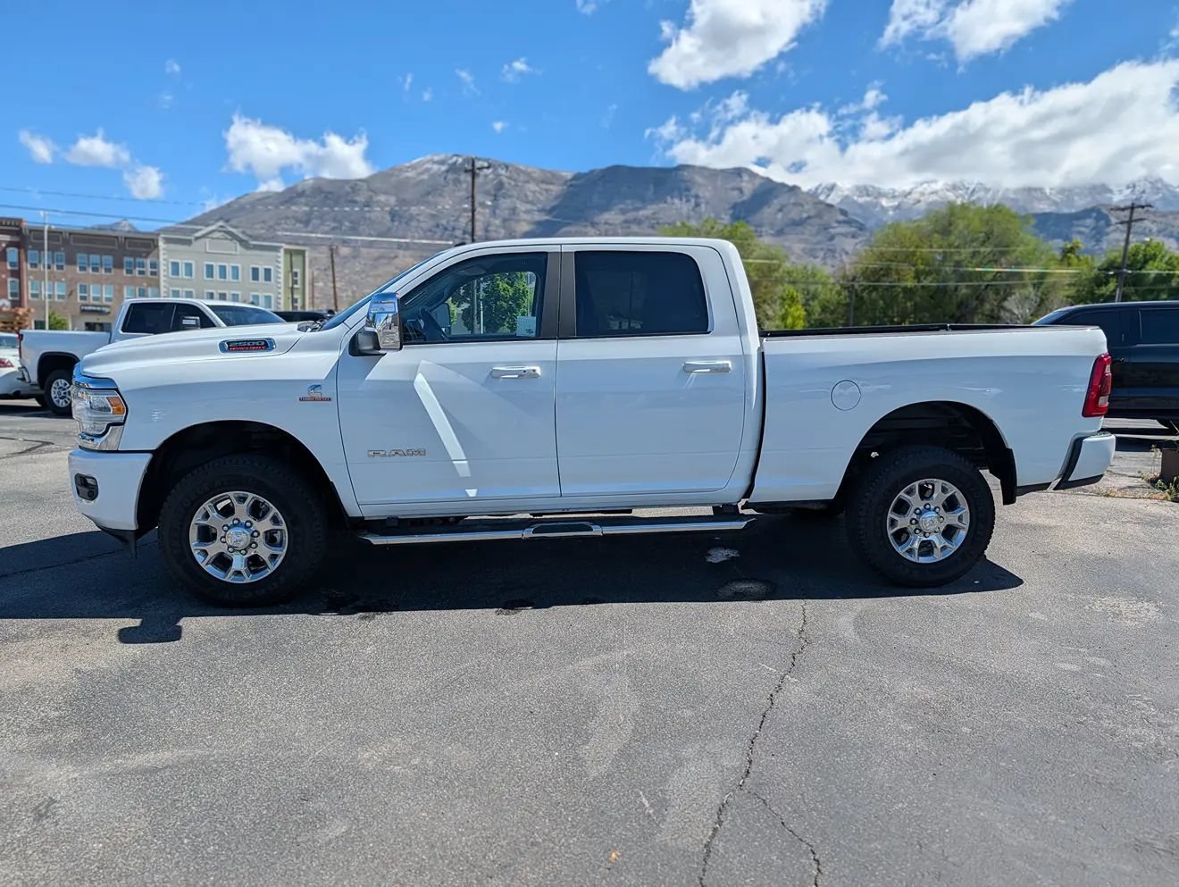 Used 2024 RAM 2500 Laramie AWD/4WD image 2