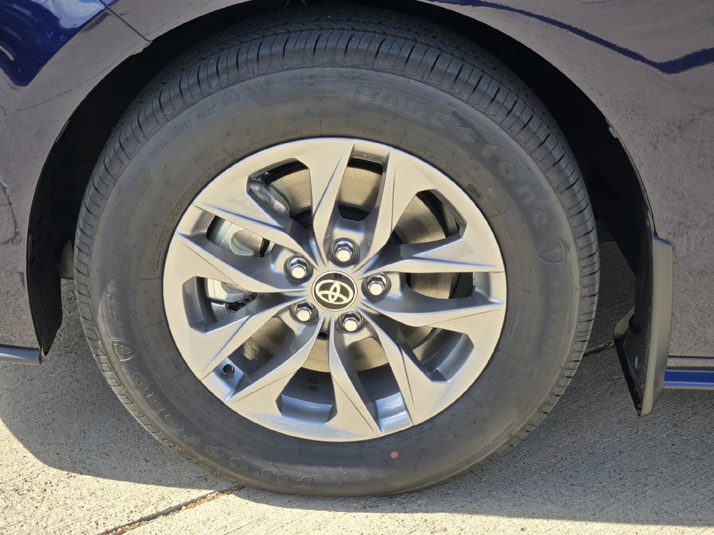 New 2026 Toyota Sienna XLE FWD image 8