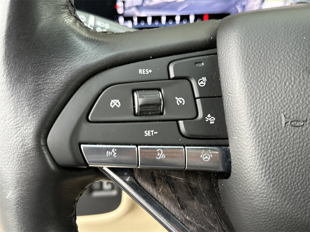 Used 2024 Cadillac Escalade Premium Luxury image 18