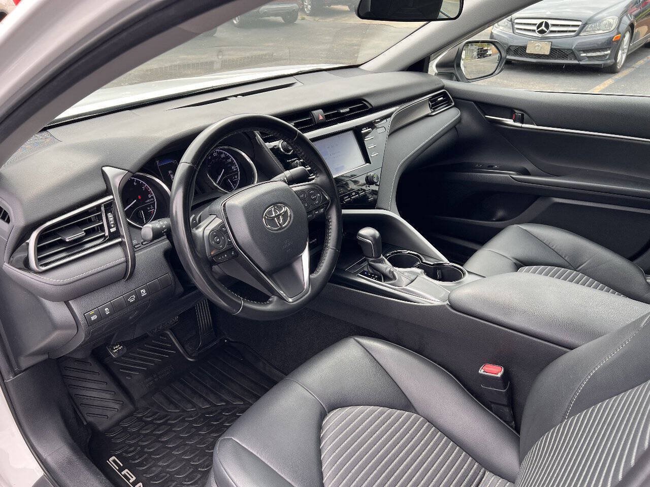Used 2019 Toyota Camry SE FWD image 13