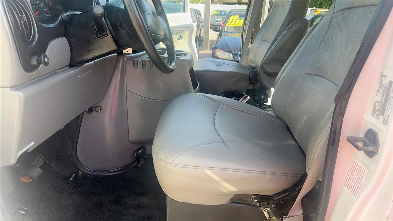 Used 2001 Ford E-250 and Econoline 250 Extended RWD image 20