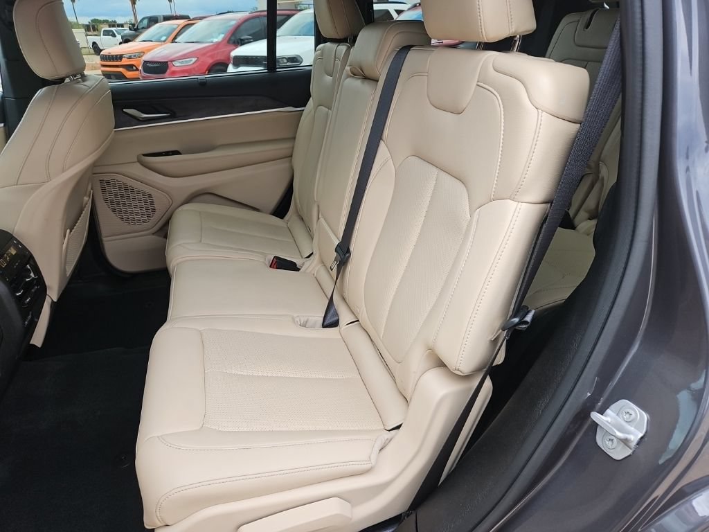 Certified 2025 Jeep Grand Cherokee L Limited w/ Luxury Tech Group II AWD/4WD image 22