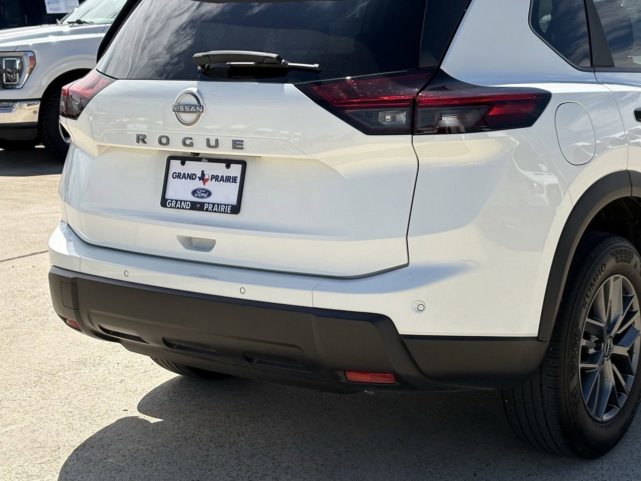 Used 2024 Nissan Rogue S image 8