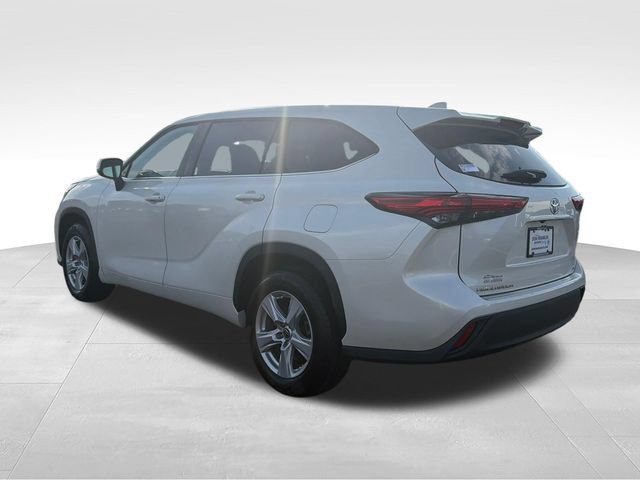 Used 2021 Toyota Highlander LE FWD video 3