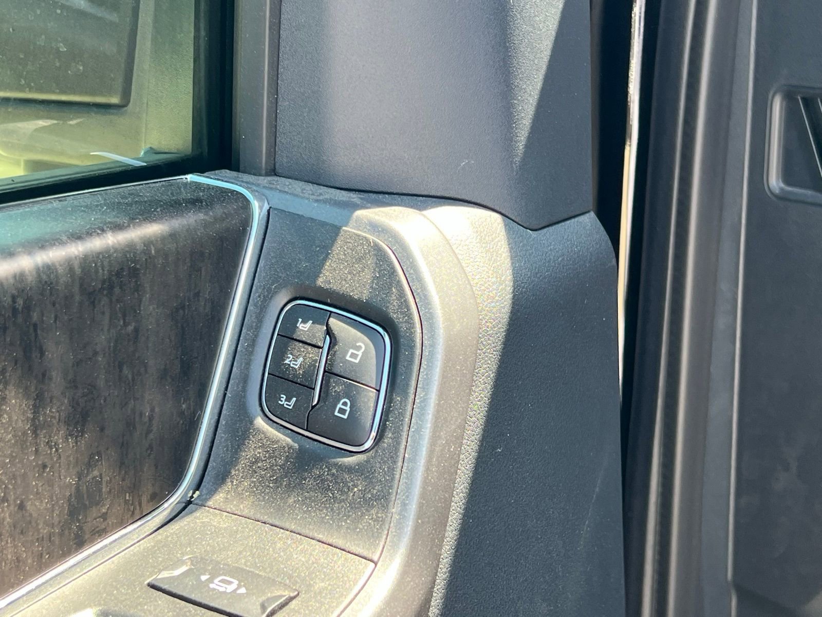 Used 2025 Ford F250 Lariat w/ Lariat Ultimate Package image 24