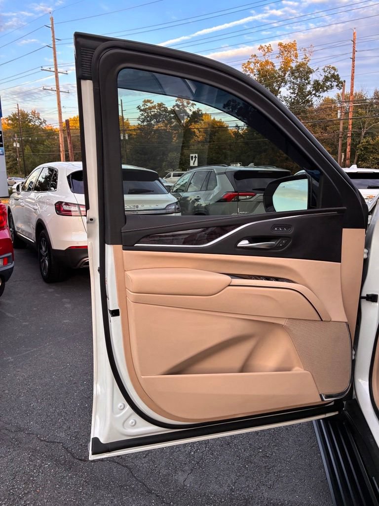 Used 2023 Cadillac Escalade Premium Luxury w/ Performance Package AWD/4WD image 30
