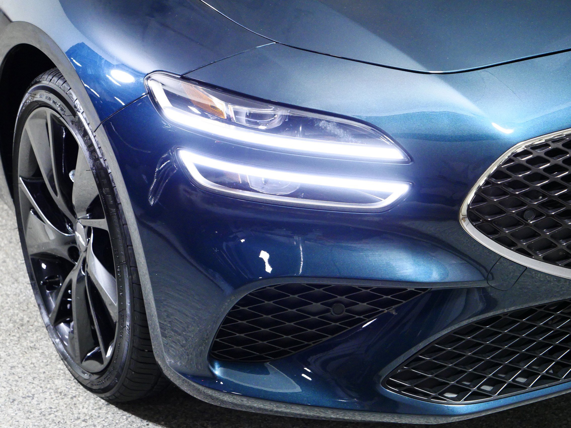 Used 2023 Genesis G70 2.0T w/ Sport Prestige Package AWD/4WD image 16