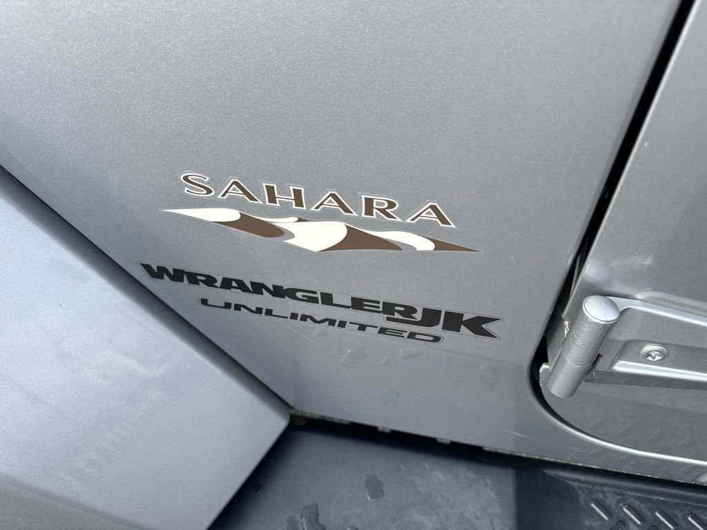 Used 2018 Jeep Wrangler Unlimited Sahara w/ Connectivity Group AWD/4WD image 24