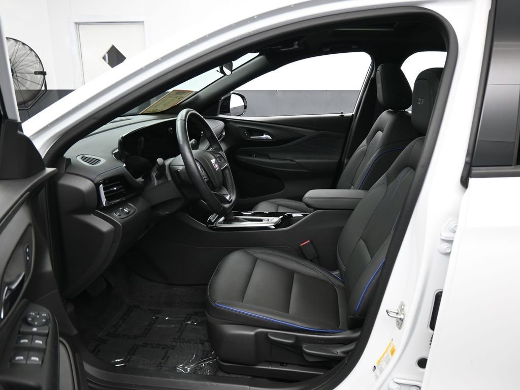 Used 2024 Buick Envista Sport Touring w/ Experience Buick Package image 12