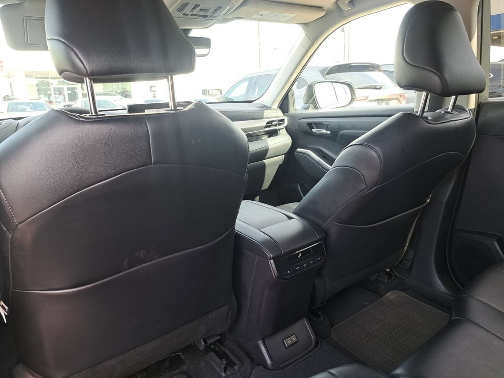 Used 2024 Toyota Highlander XLE FWD image 21
