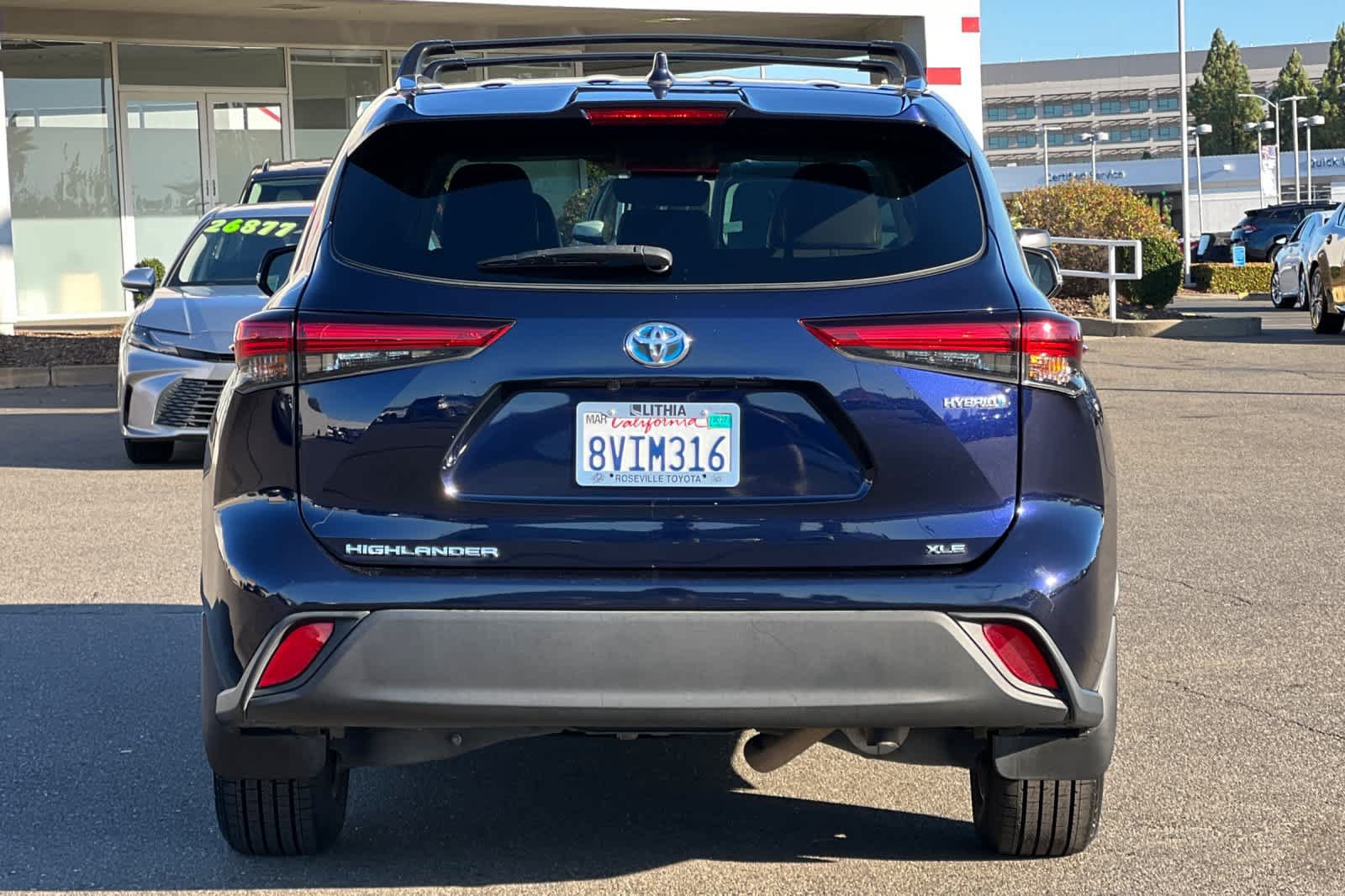 Used 2021 Toyota Highlander XLE AWD/4WD image 8