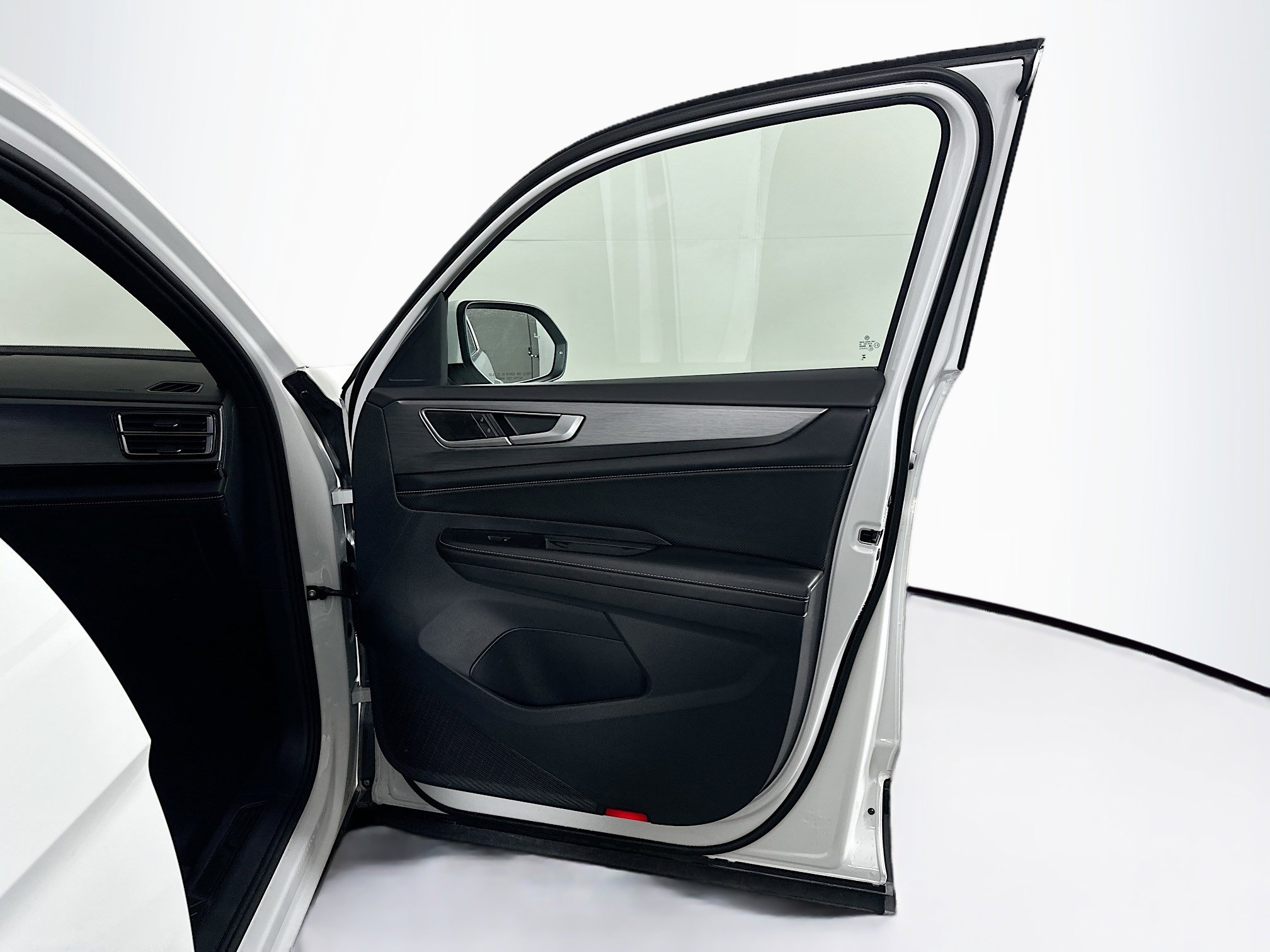 Used 2025 Volkswagen Atlas Cross Sport SE image 31