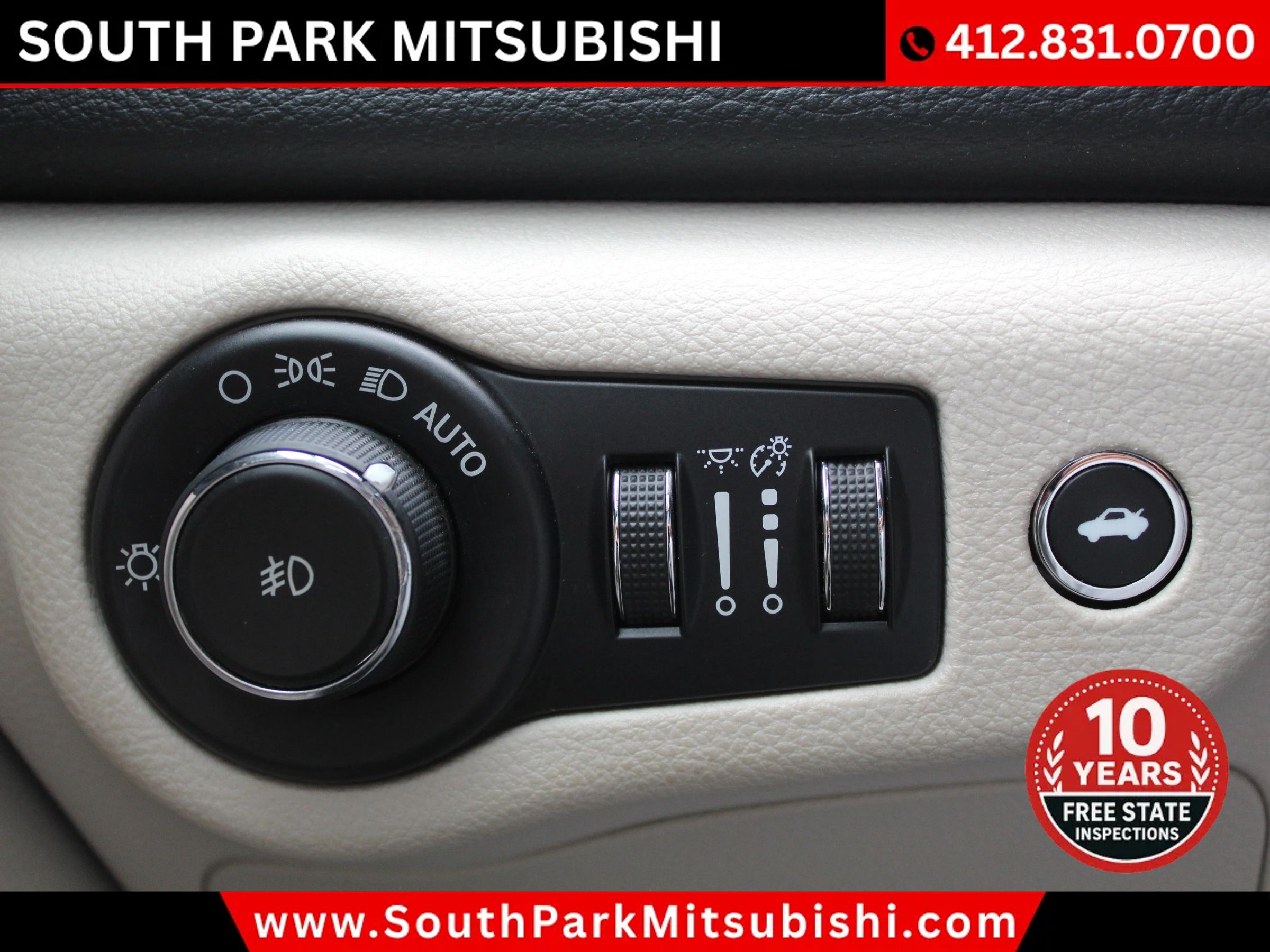 Used 2015 Chrysler 200 C FWD image 28