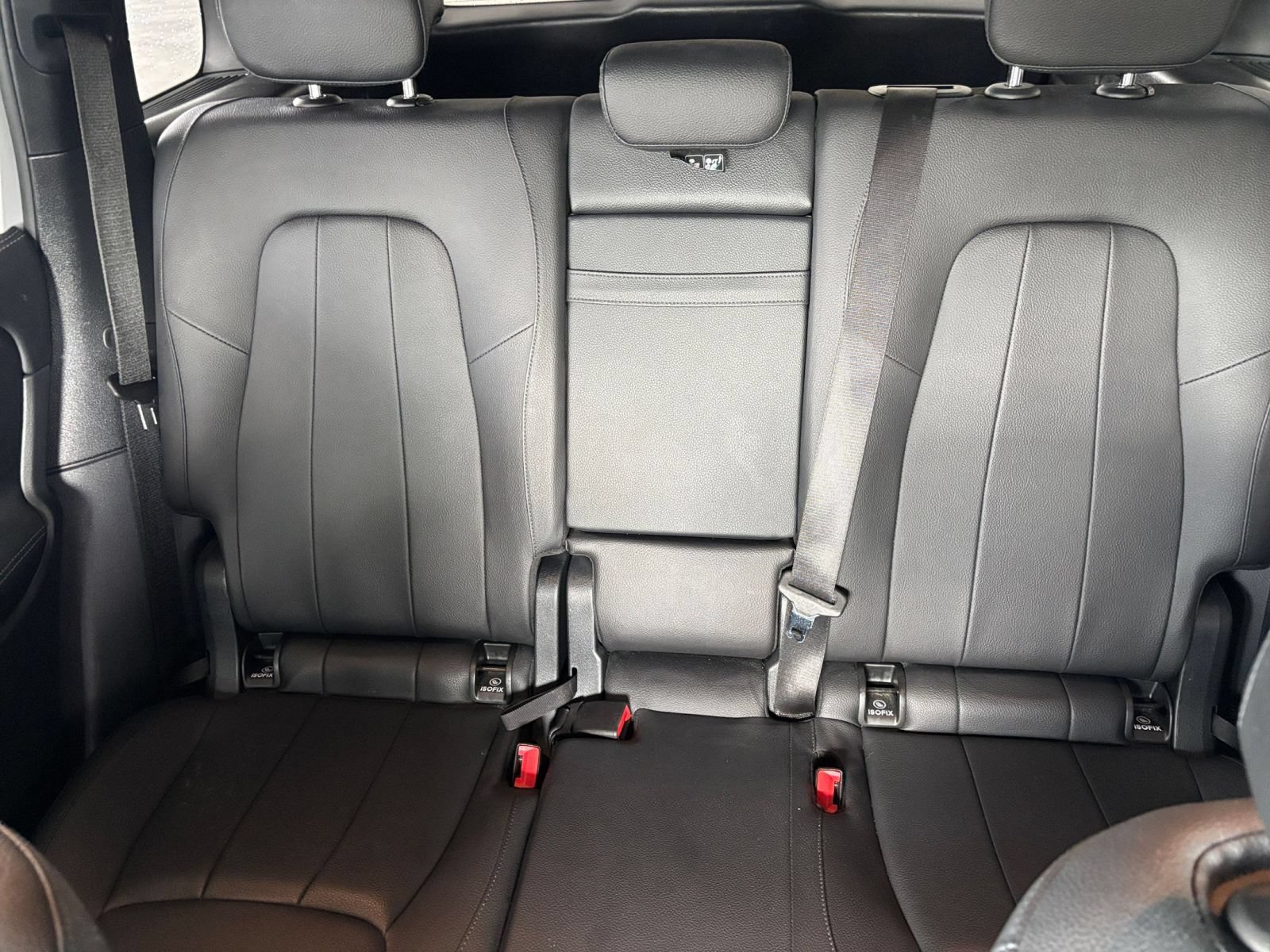 Used 2025 Mercedes-Benz GLB 250 image 41