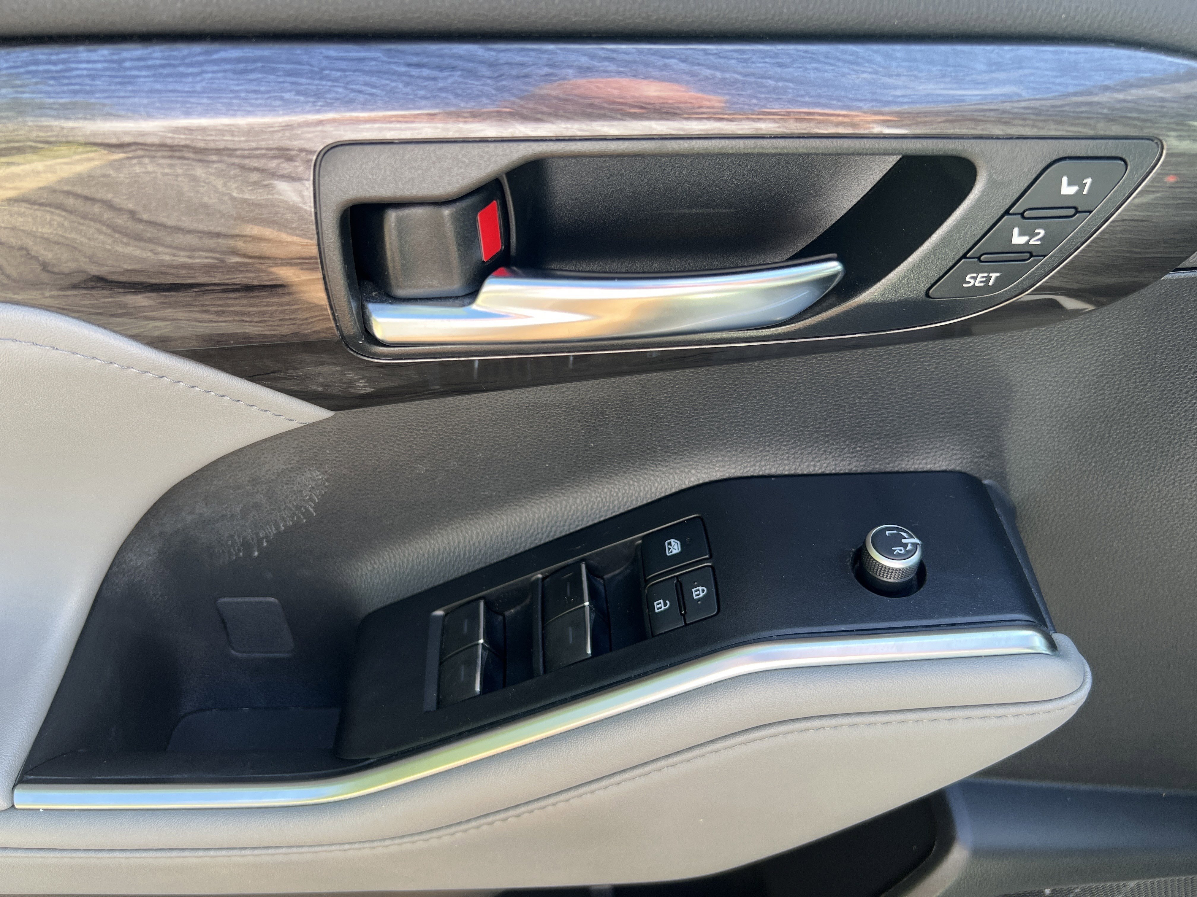 Used 2021 Toyota Highlander Platinum image 25