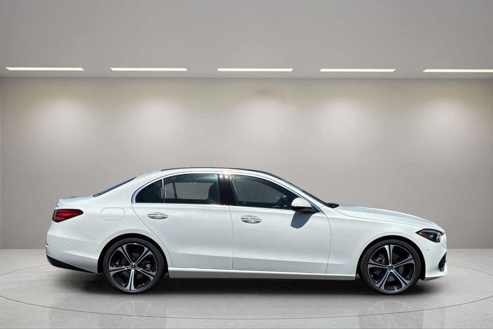 Used 2025 Mercedes-Benz C 300 4MATIC Sedan image 3